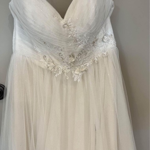 Ella Rosa wedding dress - Picture 5 of 9